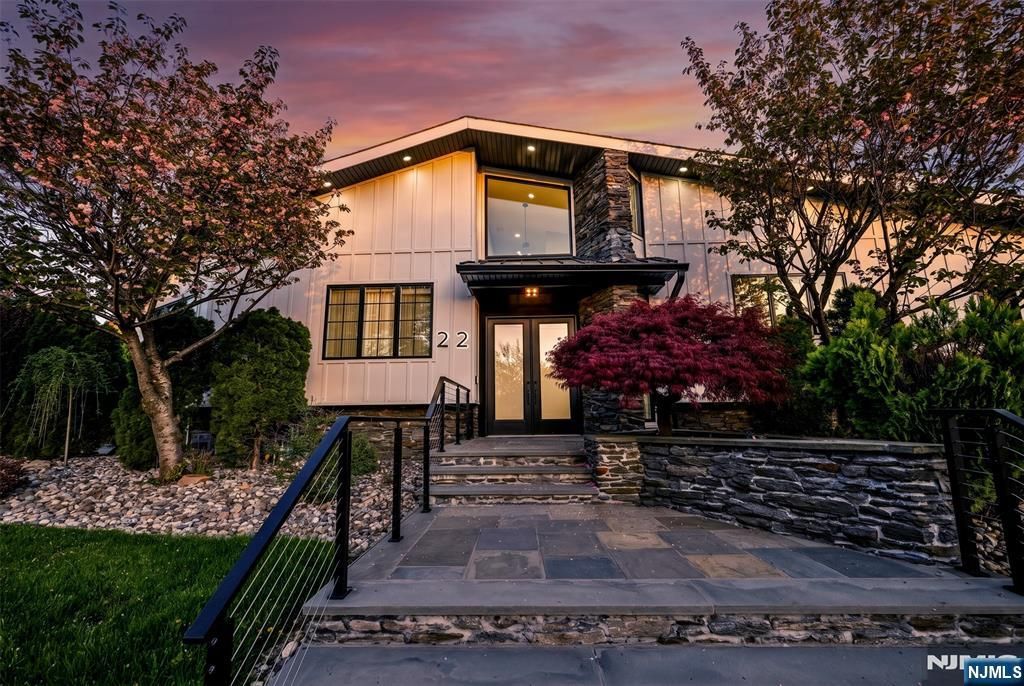 Photo of 22 Berkshire Place, Englewood Cliffs, NJ 07632 (MLS # 26014401)