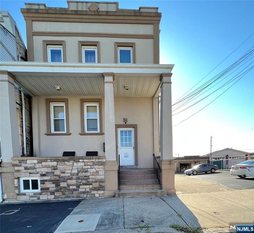 Spacious two bedroom rental located in Garfield. This well maintained unit offers a comfortable layout with great natural light. Heat and hot water are included, along with parking for added convenience. Conveniently located near shopping, dining, major highways, and public transportation. A great opportunity for tenants seeking comfort and value in a prime location.