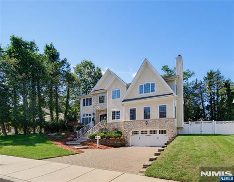 Photo of 52 Robinhood Avenue, Closter, NJ 07624 (MLS # 26041123)