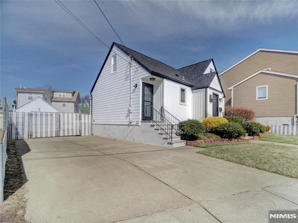 Photo of 237 Park Avenue, Lyndhurst, NJ 07071 (MLS # 25032474)