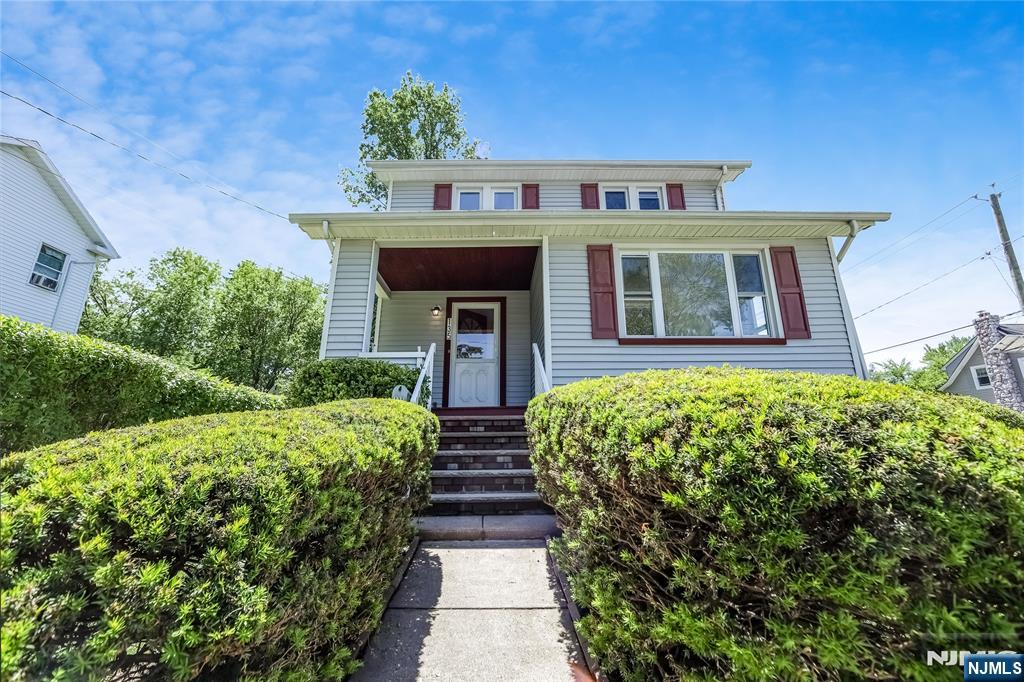135 E Linden Avenue