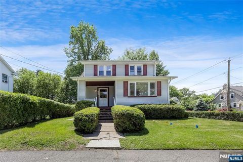 Photo of 135 E Linden AVE, Dumont, NJ 07628 (MLS # 26019199)
