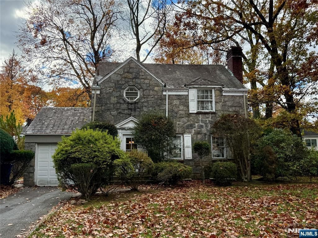 Photo of 84 Howard Park Drive, Tenafly, NJ 07670 (MLS # 25039700)