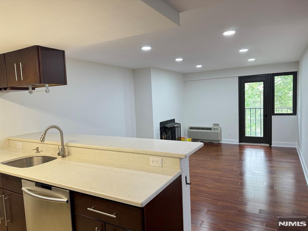 55 Clinton Place 502