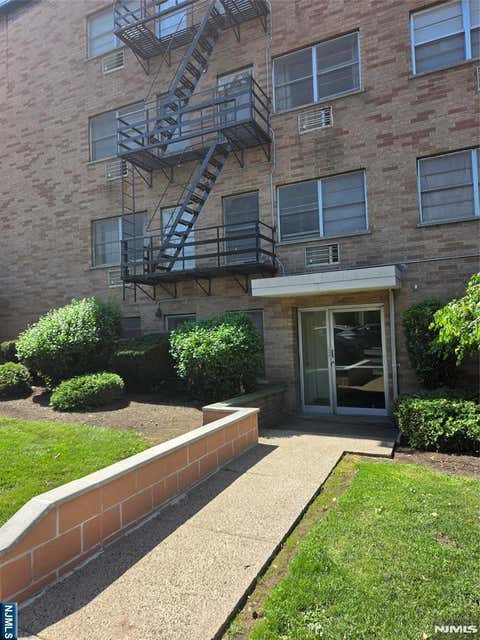 Photo of 479 Broad Ave, Palisades Park, NJ 07650 (MLS # 26032180)