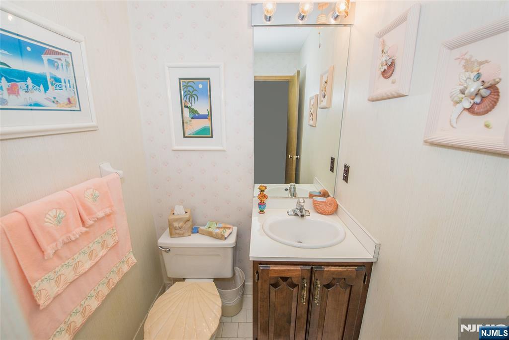 900 Valley Road G2