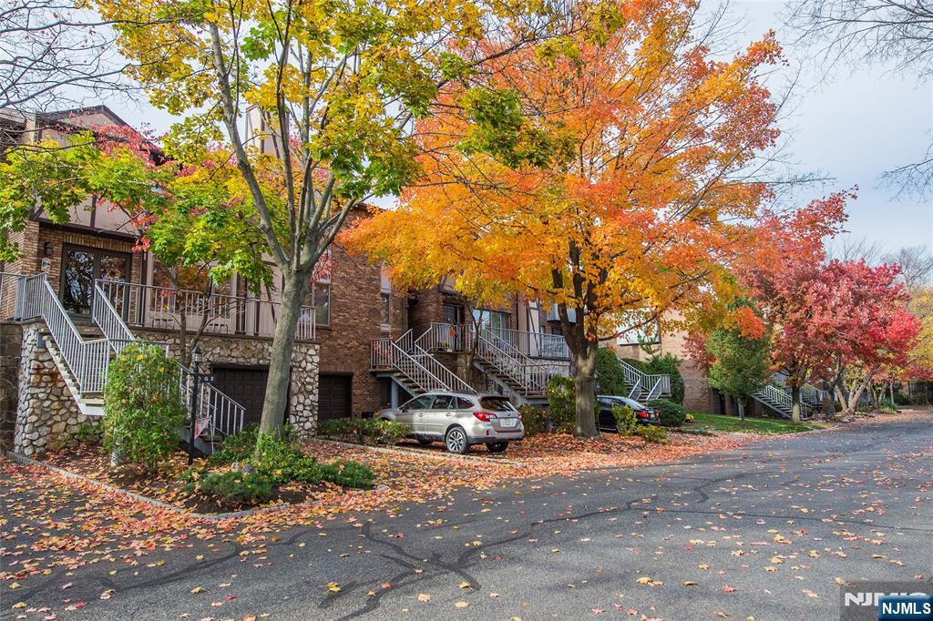 900 Valley Road G2