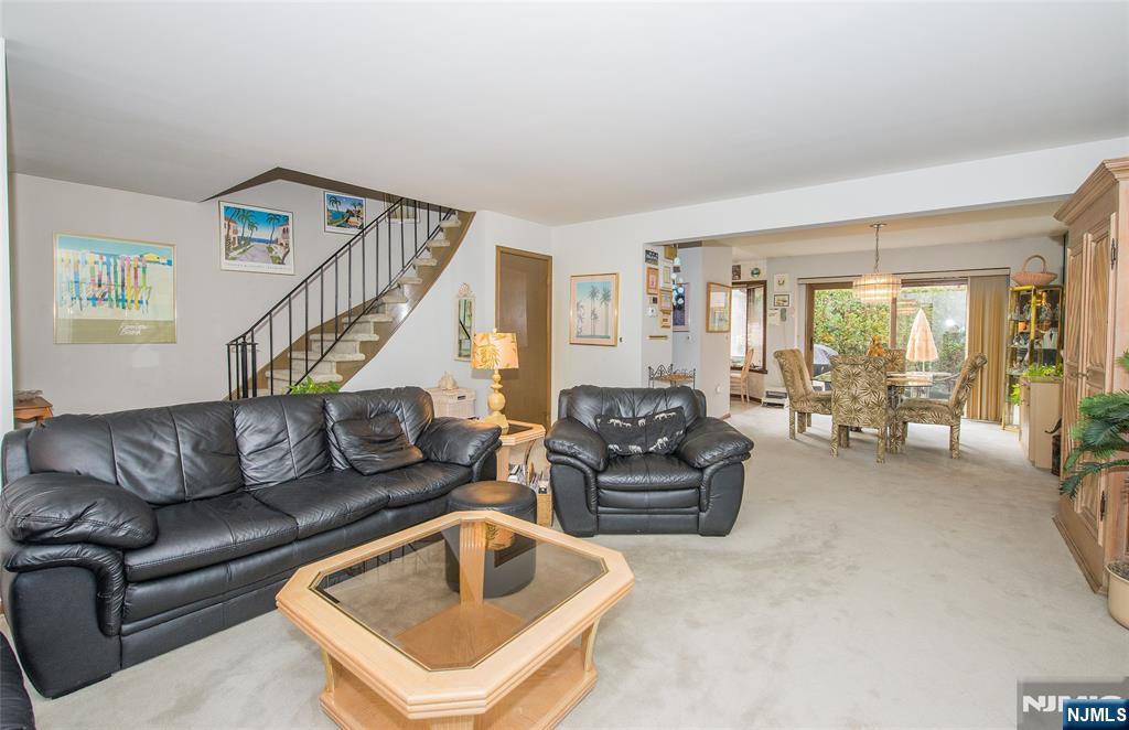 900 Valley Road G2