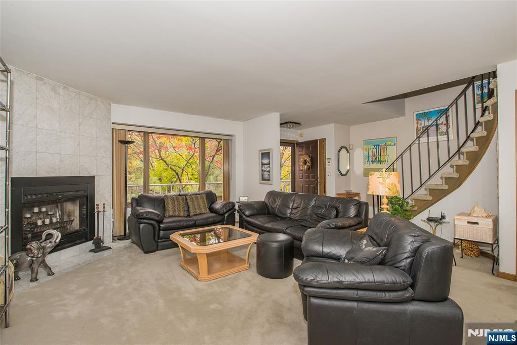 900 Valley Road G2