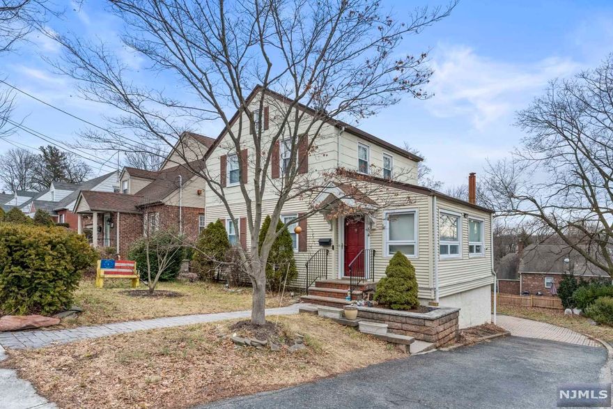 Perfect for first time home buyer! Lovely side hall Colonial. 2 bedrooms, 1den/bedroom, 1.5 baths, living room, dining area and kitchen. Hardwood floors throughout first and second floor. finished basement with Rec room and util/laundry area, large yard for entertainment.