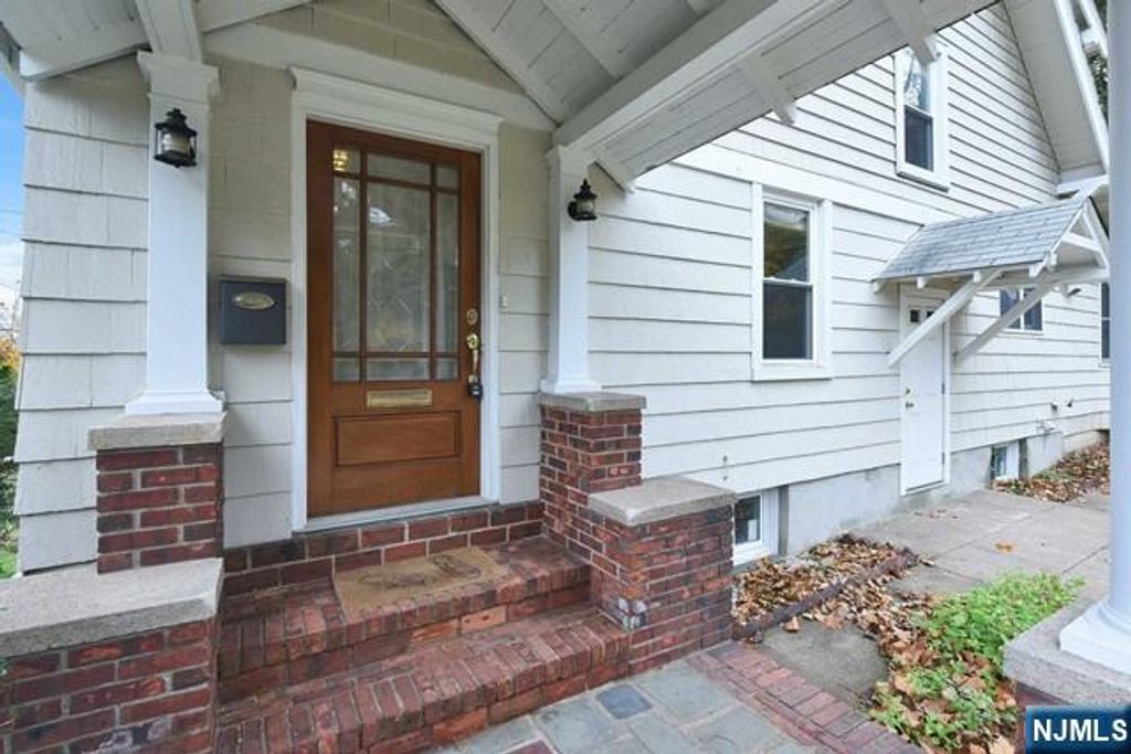 Photo of 195 Hillside Avenue, Leonia, NJ 07605 (MLS # 25035961)