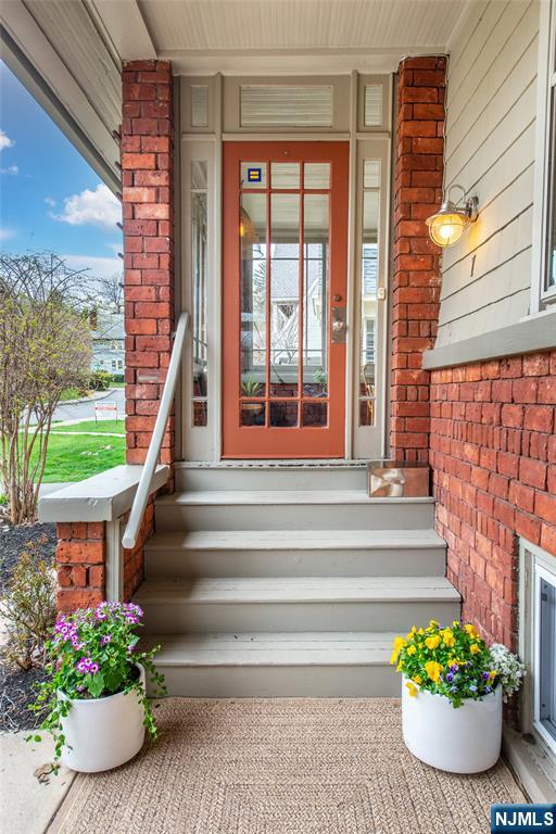 7 Bellaire Drive, Montclair, New Jersey - 5 Bedrooms  
3 Bathrooms - 