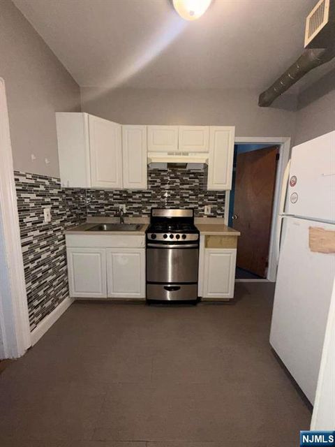 Photo of 302 Princeton Ave #3, Jersey City, NJ 07305 (MLS # 26002819)