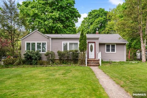 Photo of 3 Burton, Cresskill, NJ 07626 (MLS # 26015230)