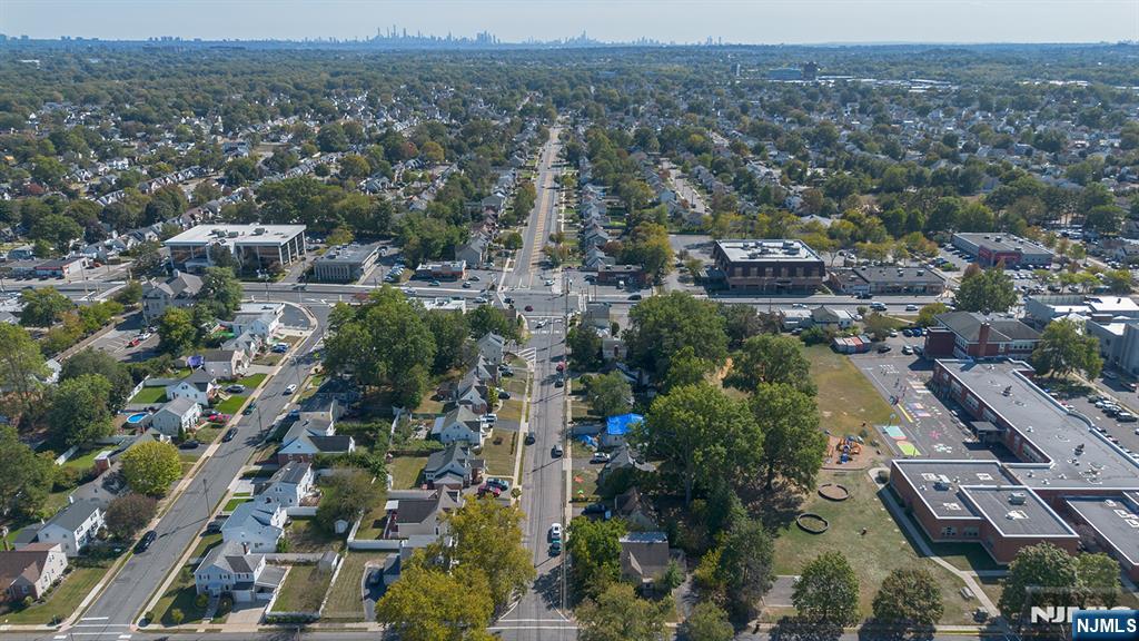 31-12 Rosalie Street