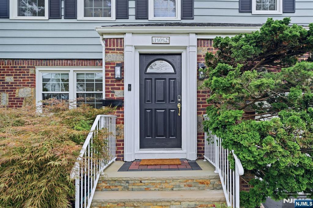 102 Mortimer Avenue