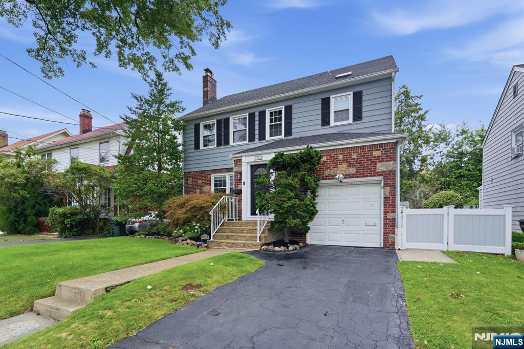 102 Mortimer Avenue