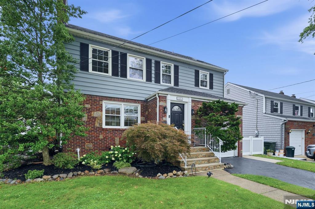 102 Mortimer Avenue