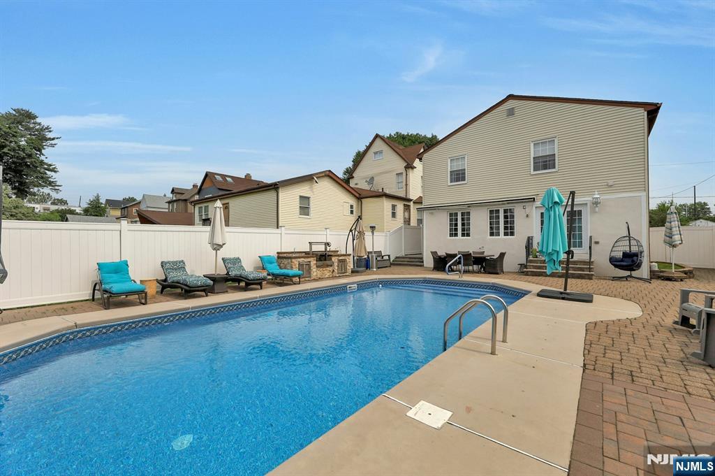 Wood Ridge, New Jersey 07075, United States, 4 Bedrooms Bedrooms, ,2 BathroomsBathrooms,Residential,Active,154080