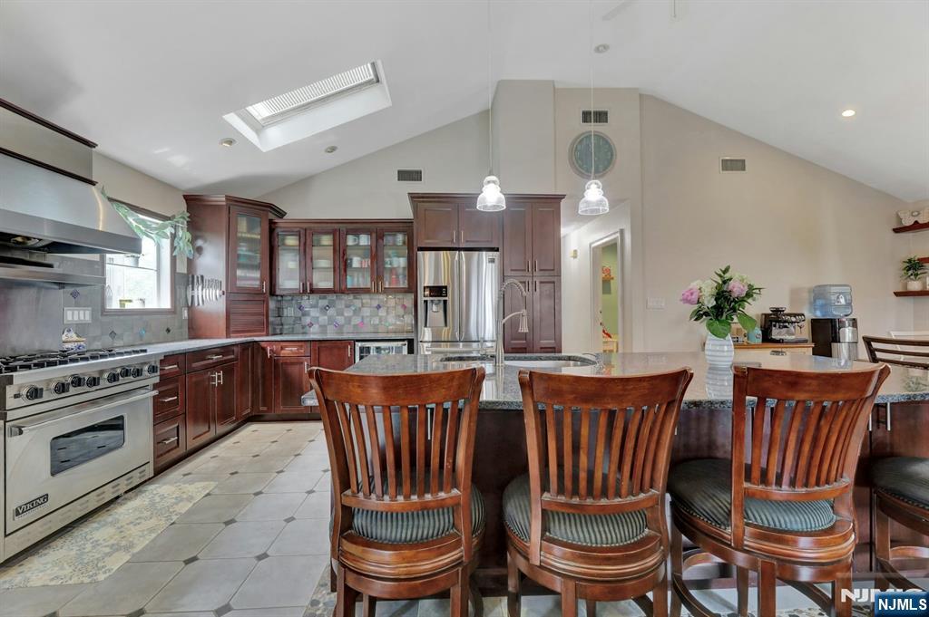 Wood Ridge, New Jersey 07075, United States, 4 Bedrooms Bedrooms, ,2 BathroomsBathrooms,Residential,Active,154080