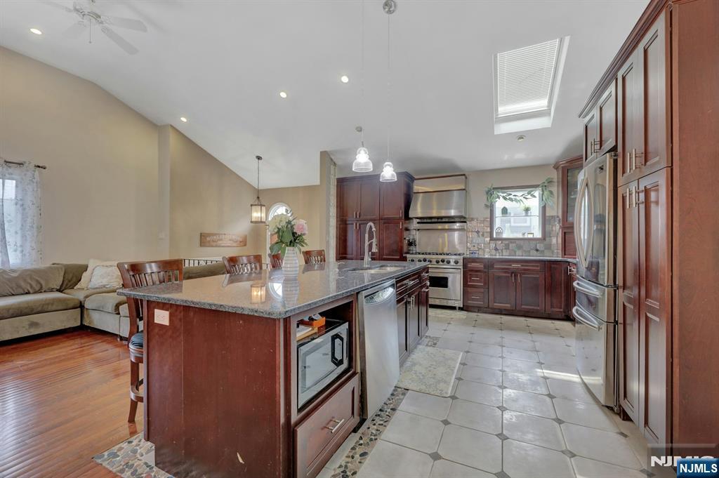 Wood Ridge, New Jersey 07075, United States, 4 Bedrooms Bedrooms, ,2 BathroomsBathrooms,Residential,Active,154080