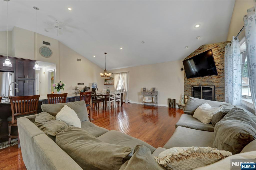 Wood Ridge, New Jersey 07075, United States, 4 Bedrooms Bedrooms, ,2 BathroomsBathrooms,Residential,Active,154080