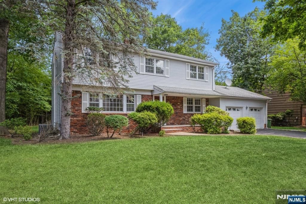 Photo of 275 Taft Court, Paramus, NJ 07652 (MLS # 25028341)