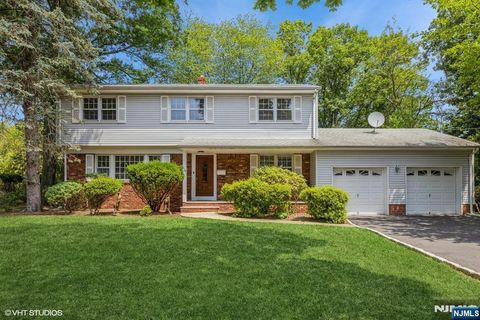 Photo of 275 Taft Court, Paramus, NJ 07652 (MLS # 25028341)
