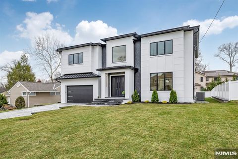 234 Vivien Court Paramus NJ 07652