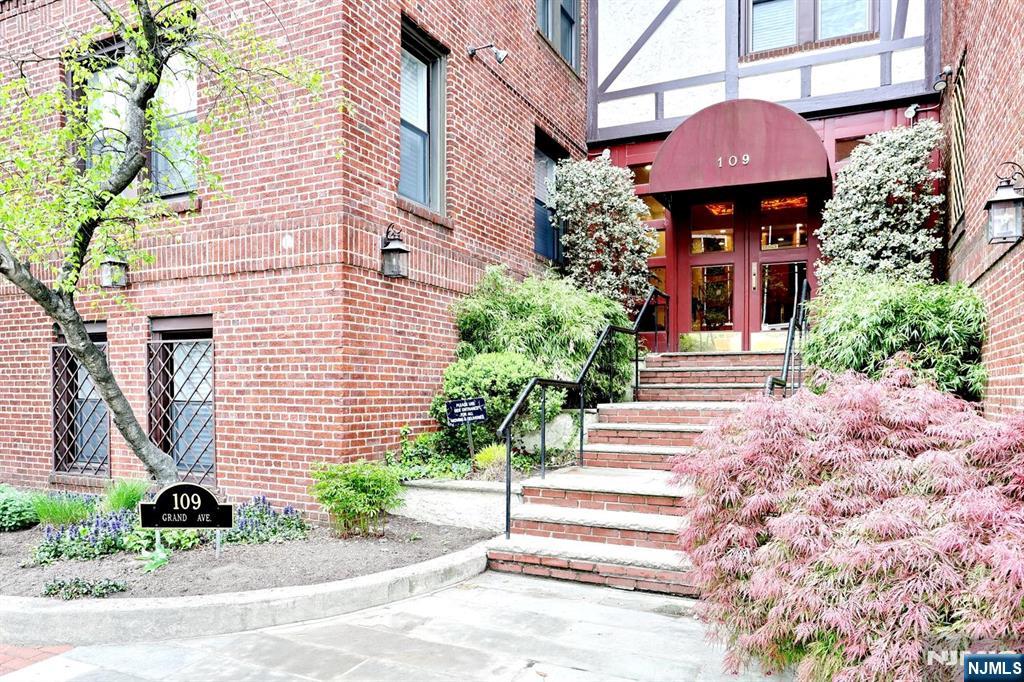 109 Grand Avenue 2A
