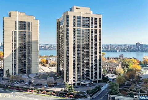 Photo of 800 Palisade Avenue #1701, Fort Lee, NJ 07024 (MLS # 26015907)