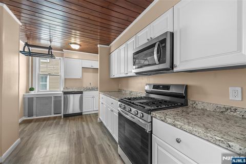 82 Yesler Way Hillsdale NJ 07642