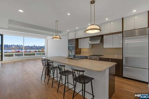 9 Somerset Lane 106 Edgewater NJ 07020