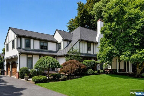 Photo of 512 Warwick Avenue, Teaneck, NJ 07666 (MLS # 26025577)