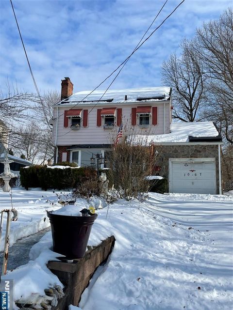 1067 Julia Street Teaneck NJ 07666
