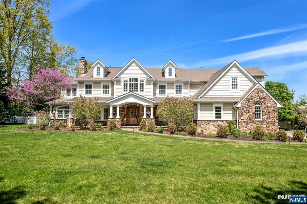 75 Ripplewood Drive, Upper Saddle River, New Jersey - 5 Bedrooms  
6 Bathrooms  
21 Rooms - 