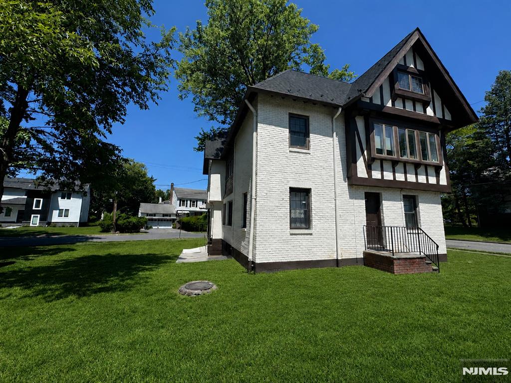 60 Westervelt Avenue