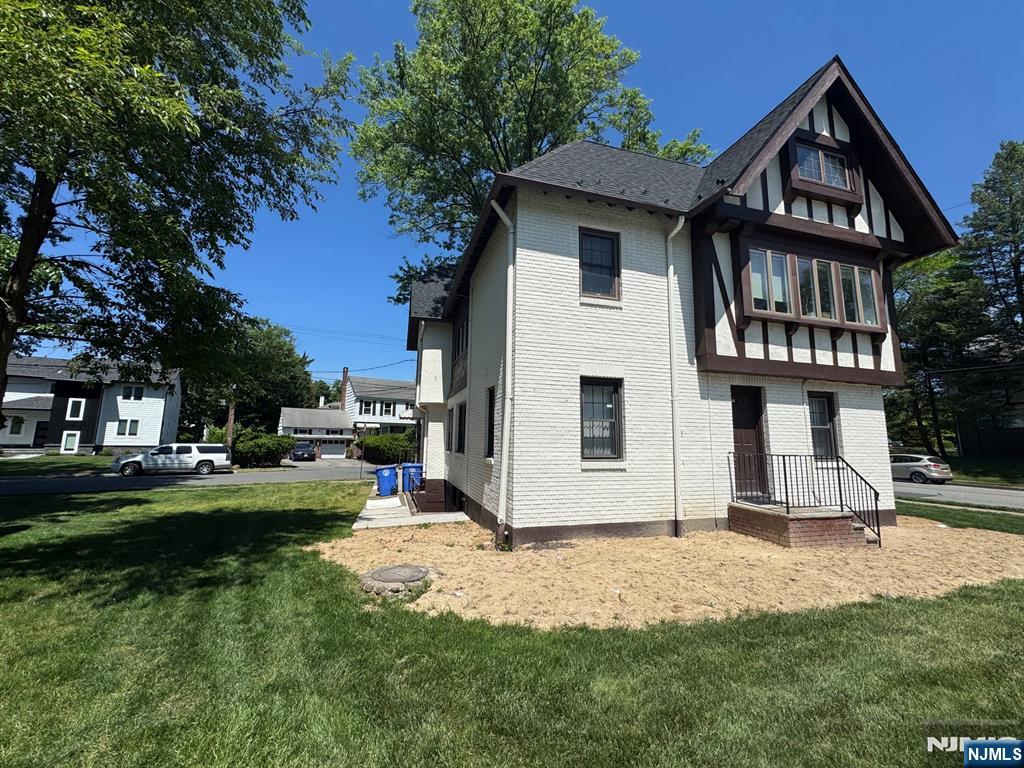 60 Westervelt Avenue