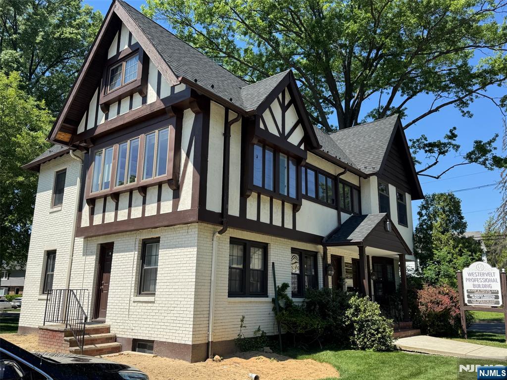 60 Westervelt Avenue