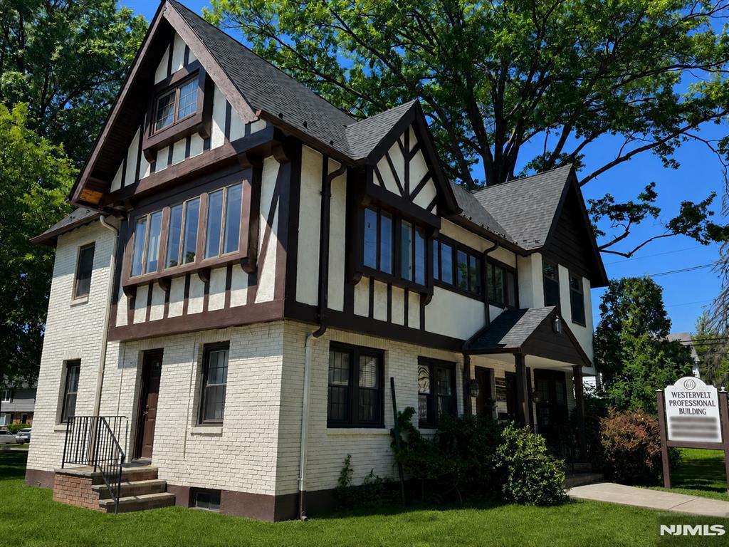 60 Westervelt Avenue