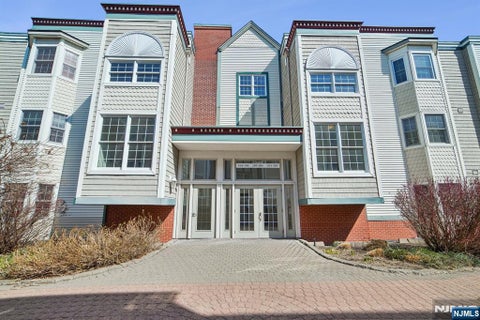Photo of 249 The Promenade, Edgewater, NJ 07020 (MLS # 26030011)