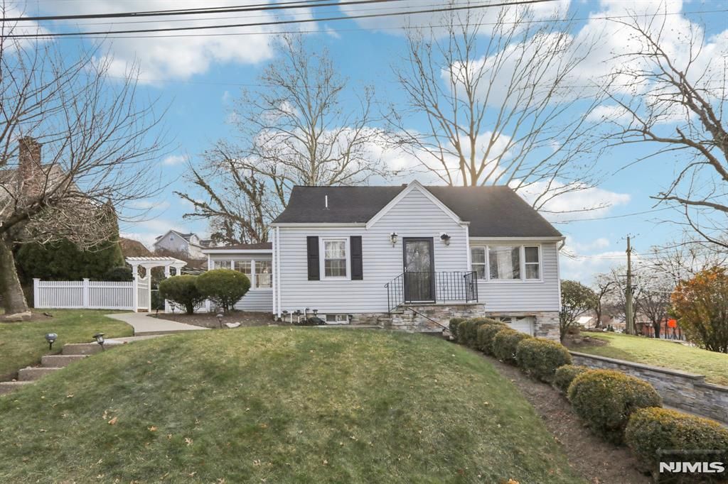 Photo of 4 Brookview Drive, Woodland Park, NJ 07424 (MLS # 25041472)