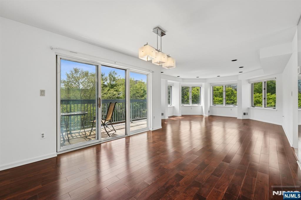 Rental Property at 414 Chase Ct V414, Edgewater, New Jersey - Bedrooms: 2 
Bathrooms: 3 
Rooms: 5  - $3,950 MO.