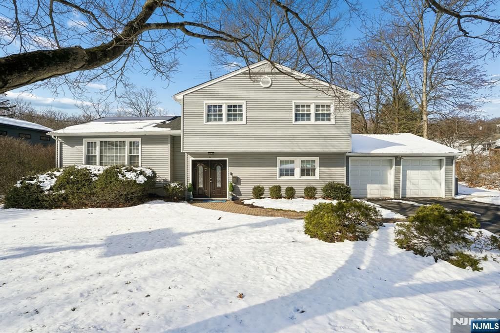 Photo of 6 Connel Drive, West Orange, NJ 07052 (MLS # 26003330)