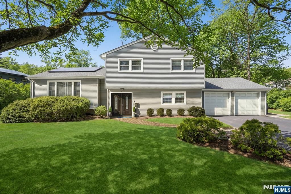 Photo of 6 Connel Drive, West Orange, NJ 07052 (MLS # 26003330)