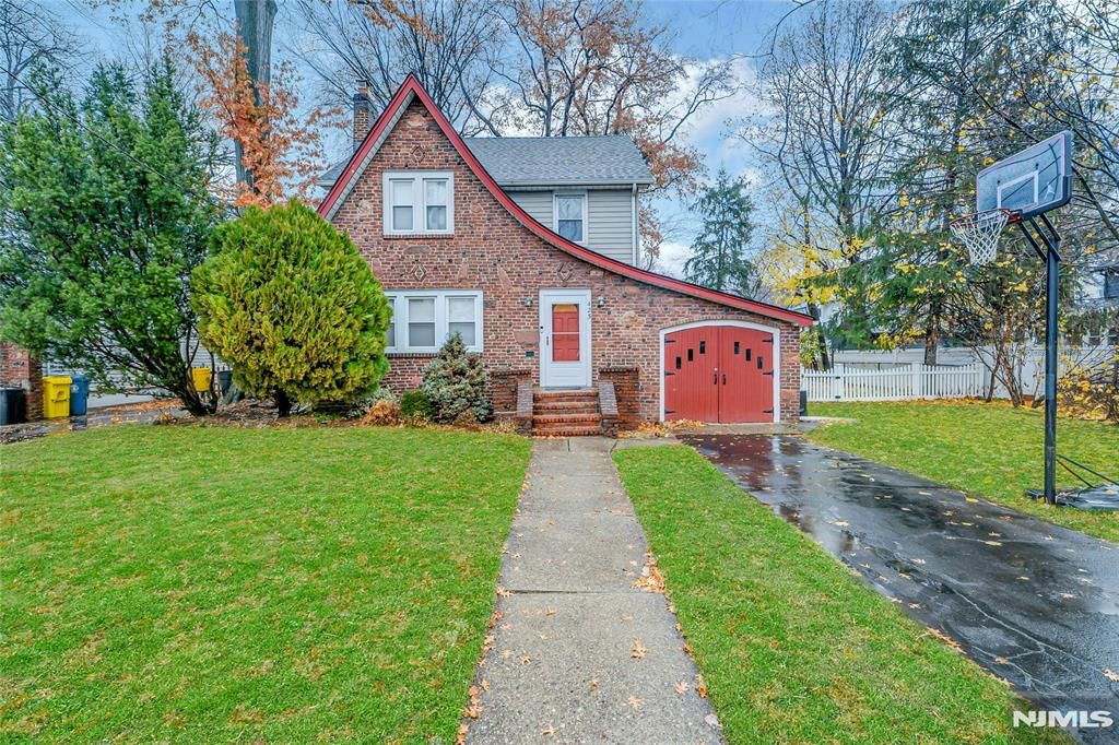 Photo of 425 Beatrice Street, Teaneck, NJ 07666 (MLS # 25040992)