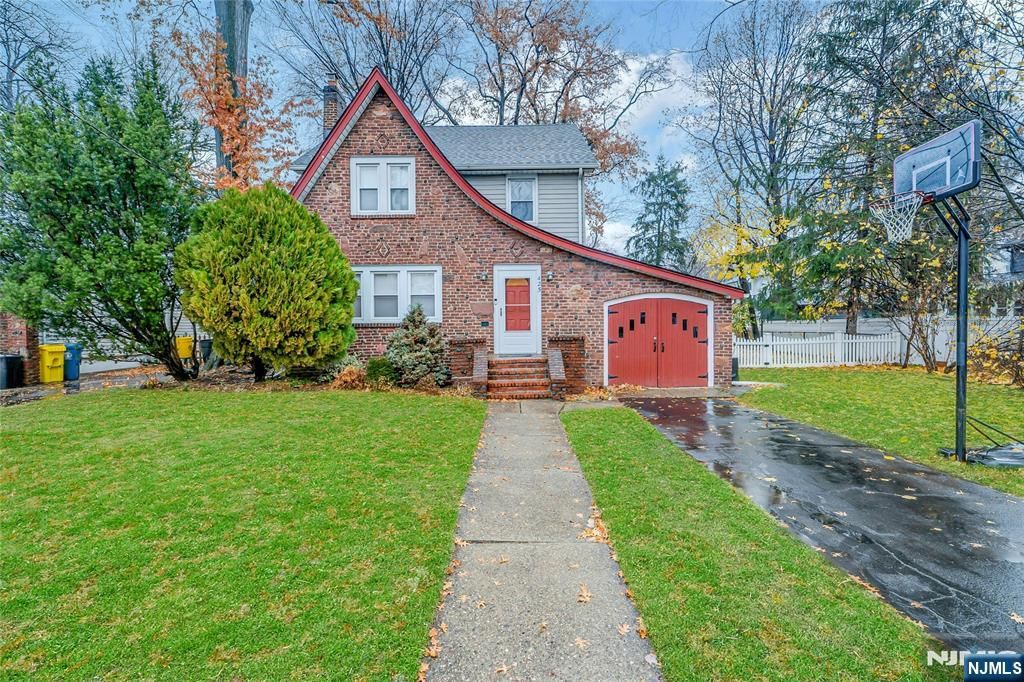 Photo of 425 Beatrice Street, Teaneck, NJ 07666 (MLS # 25040992)