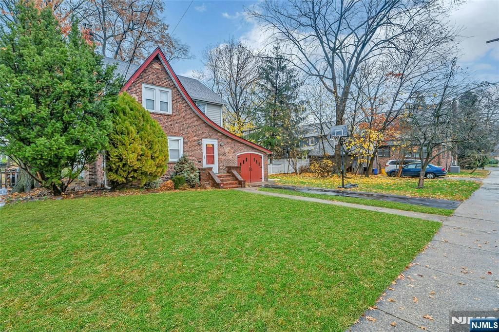 Photo of 425 Beatrice Street, Teaneck, NJ 07666 (MLS # 25040992)