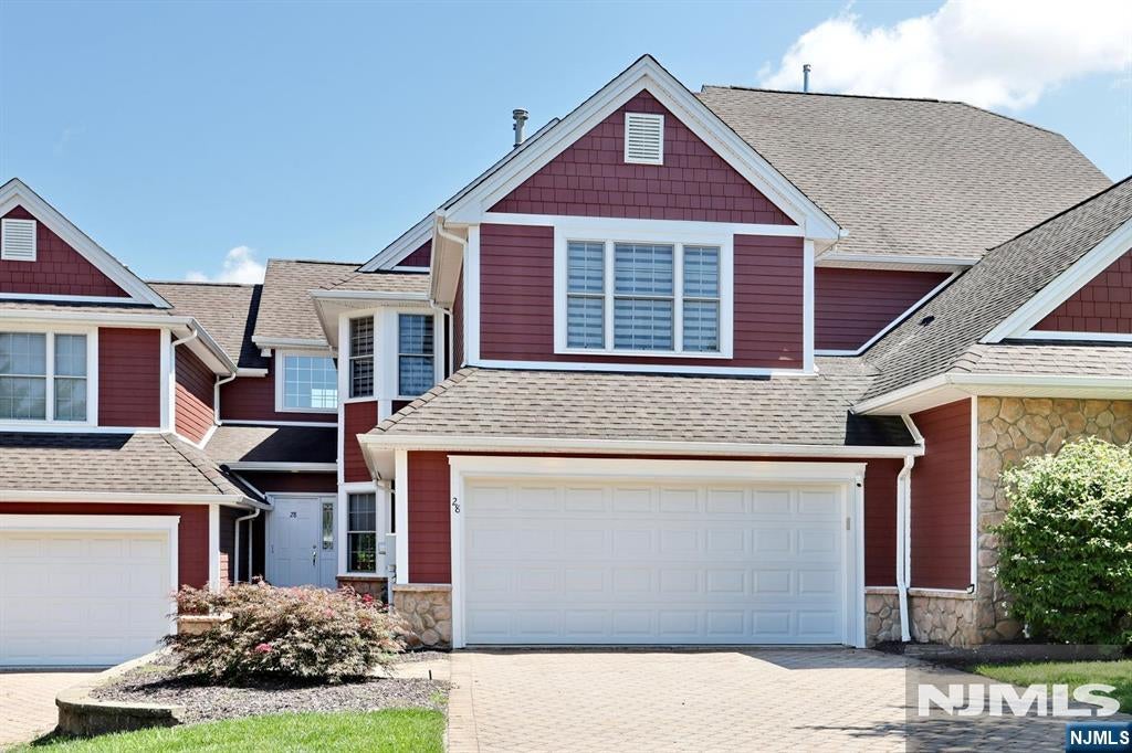 28 Turnberry Lane