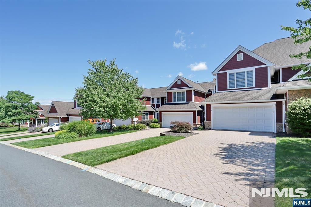 28 Turnberry Lane